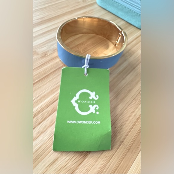 C WONDER GOLD TONE BABY BLUE LETTER INITIAL ( T ) EMBLEM HINGED BRACELET, NWT - Picture 3 of 9